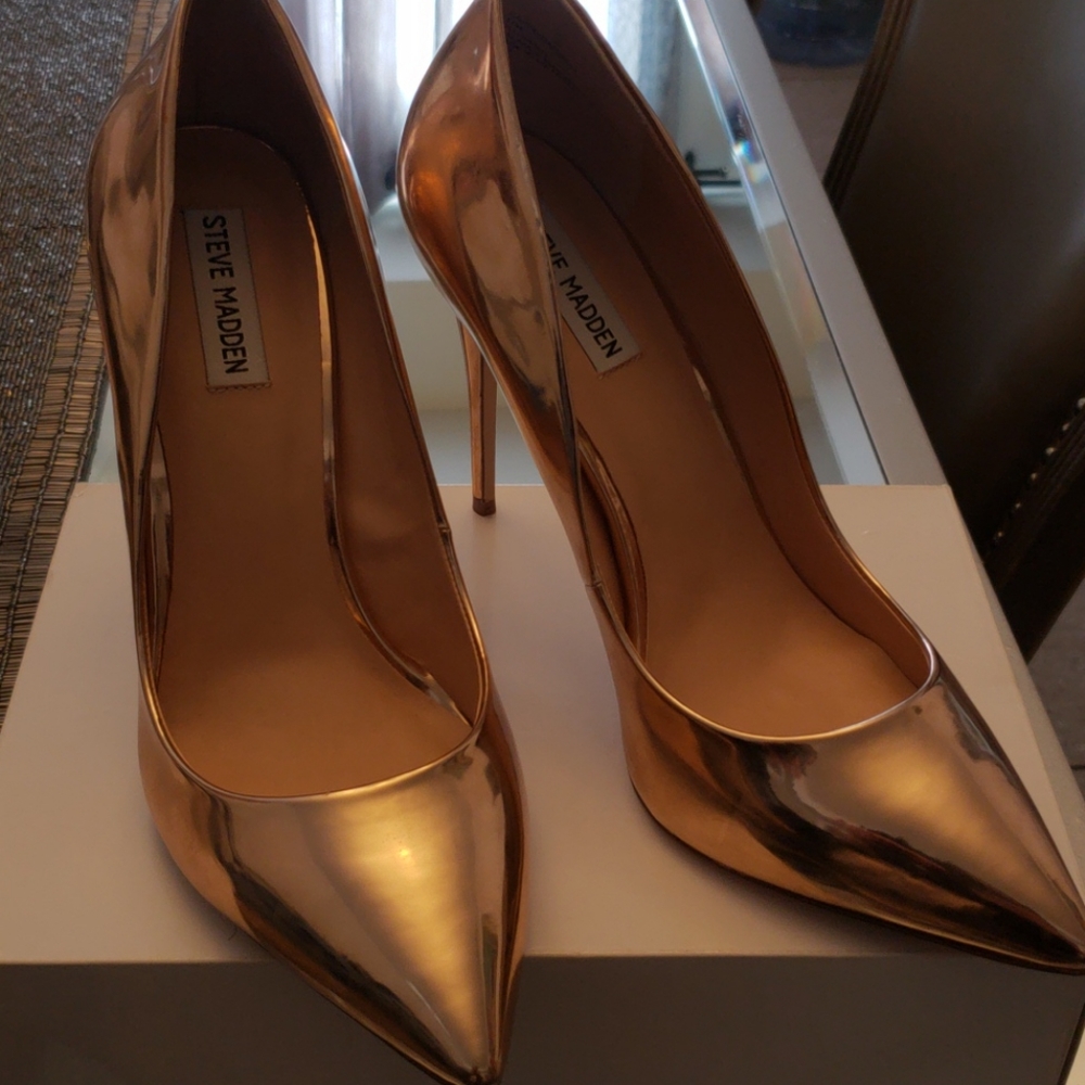 Rose gold Pumps